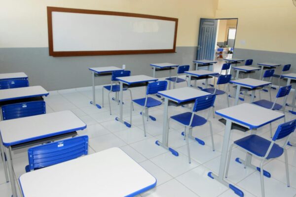 Pintura e Restauração de Sala de Aula - Imagem 3