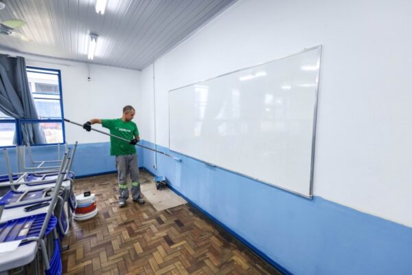 Pintura e Restauração de Sala de Aula - Imagem 5